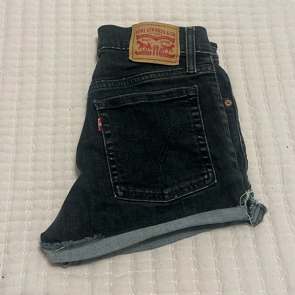 Black Levi high rise jean shorts size 25